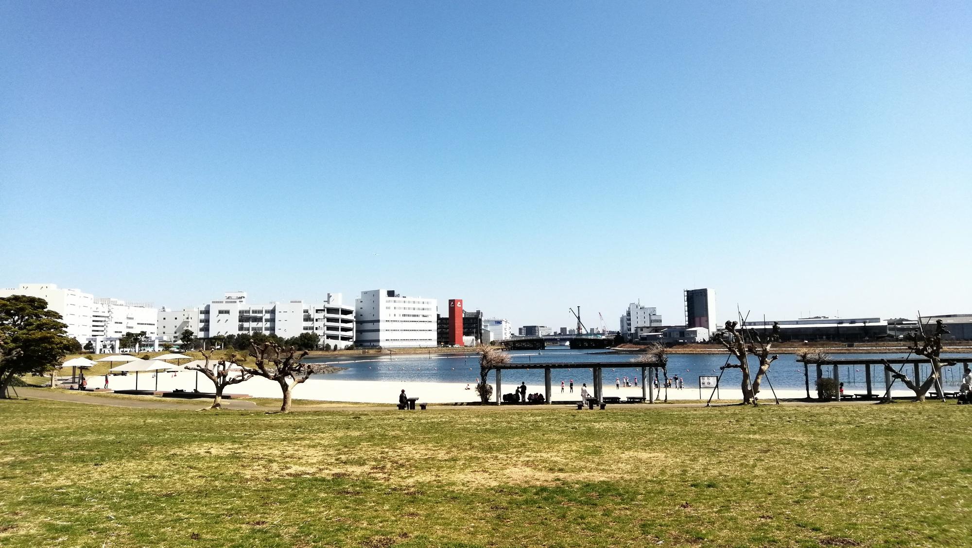 「大森 海苔のふるさと館」から南側に出ると、「大森ふるさとの浜辺公園」