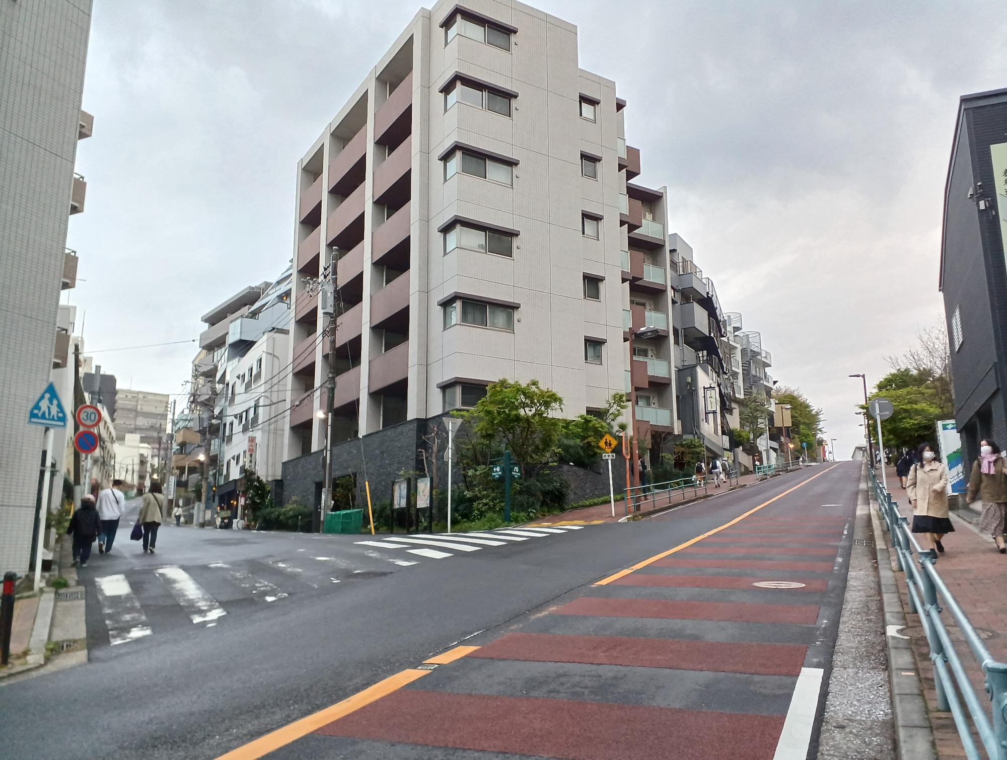 横浜市西区花咲町4丁目