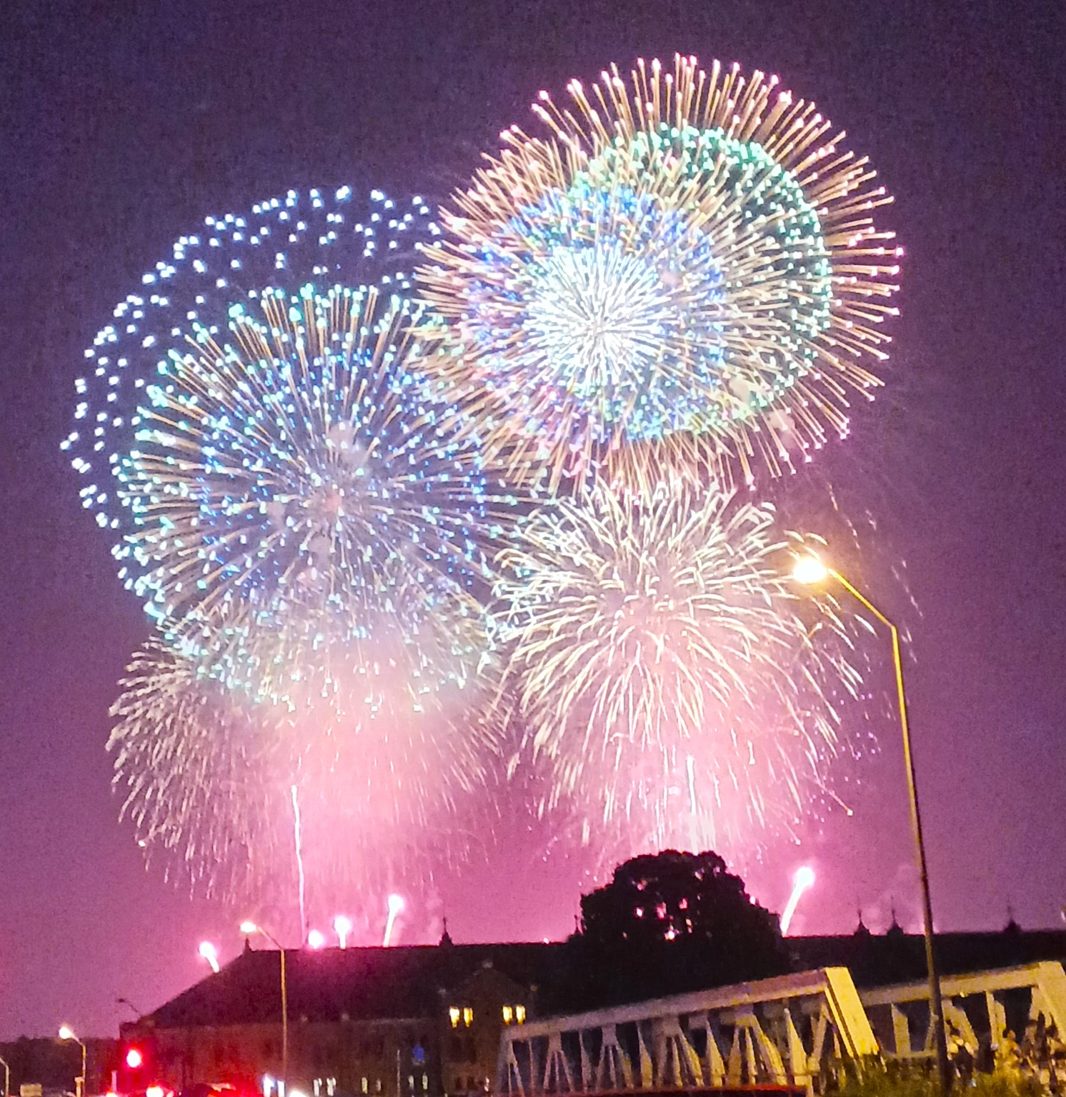 みなとみらいの花火(2022年8月撮影)