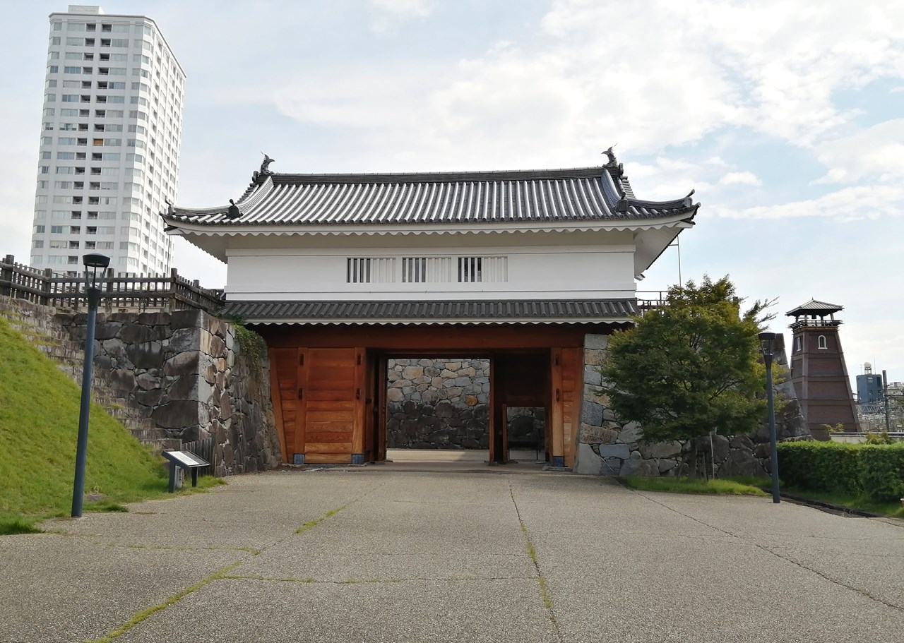 甲府市歴史公園　山手渡櫓門（やまのてわたりやぐらもん）