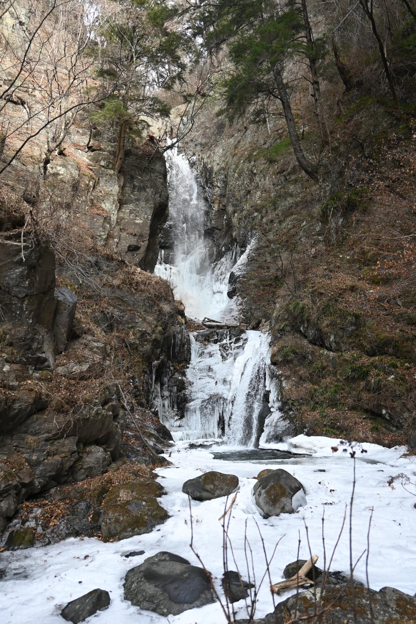 板敷渓谷の大滝