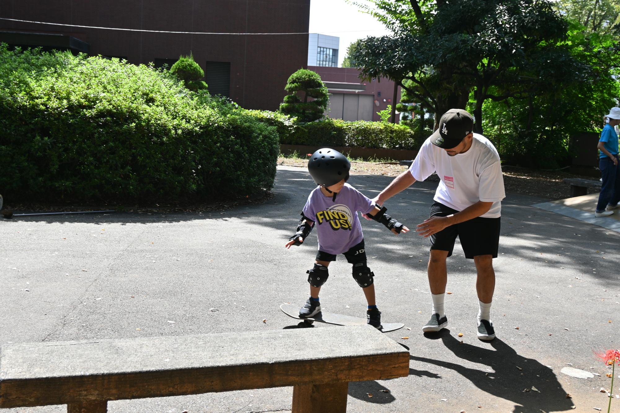 スクールより防具やヘルメットの貸し出しもあります