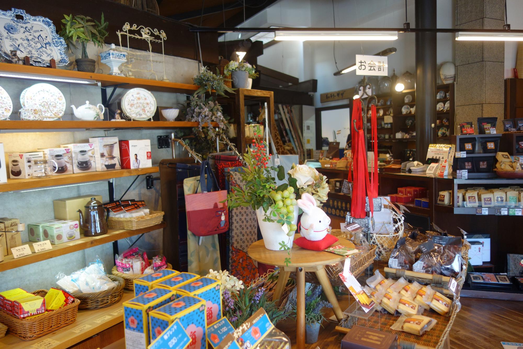 コーヒーから雑貨まで幅広い品揃え