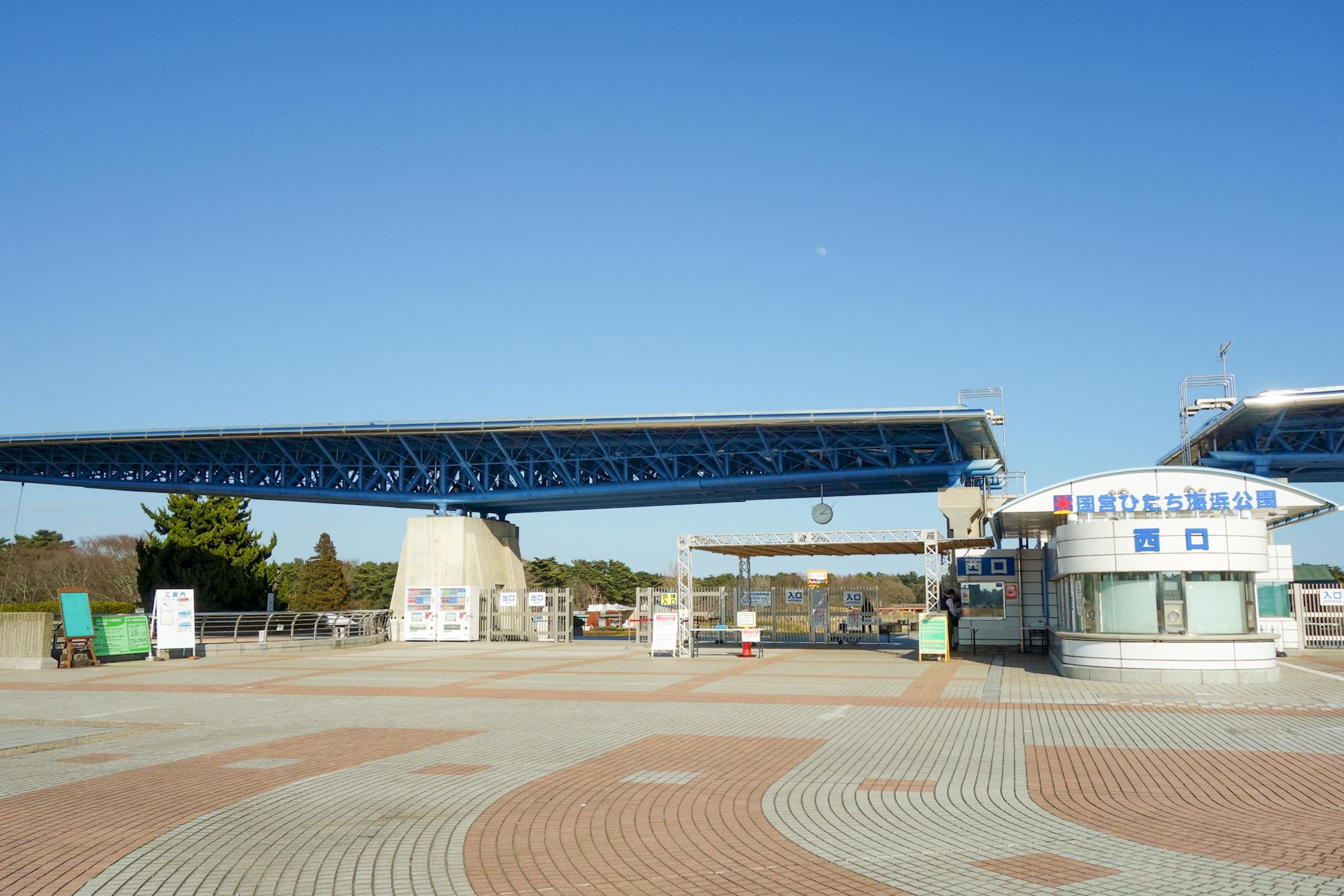 西口・翼のゲート