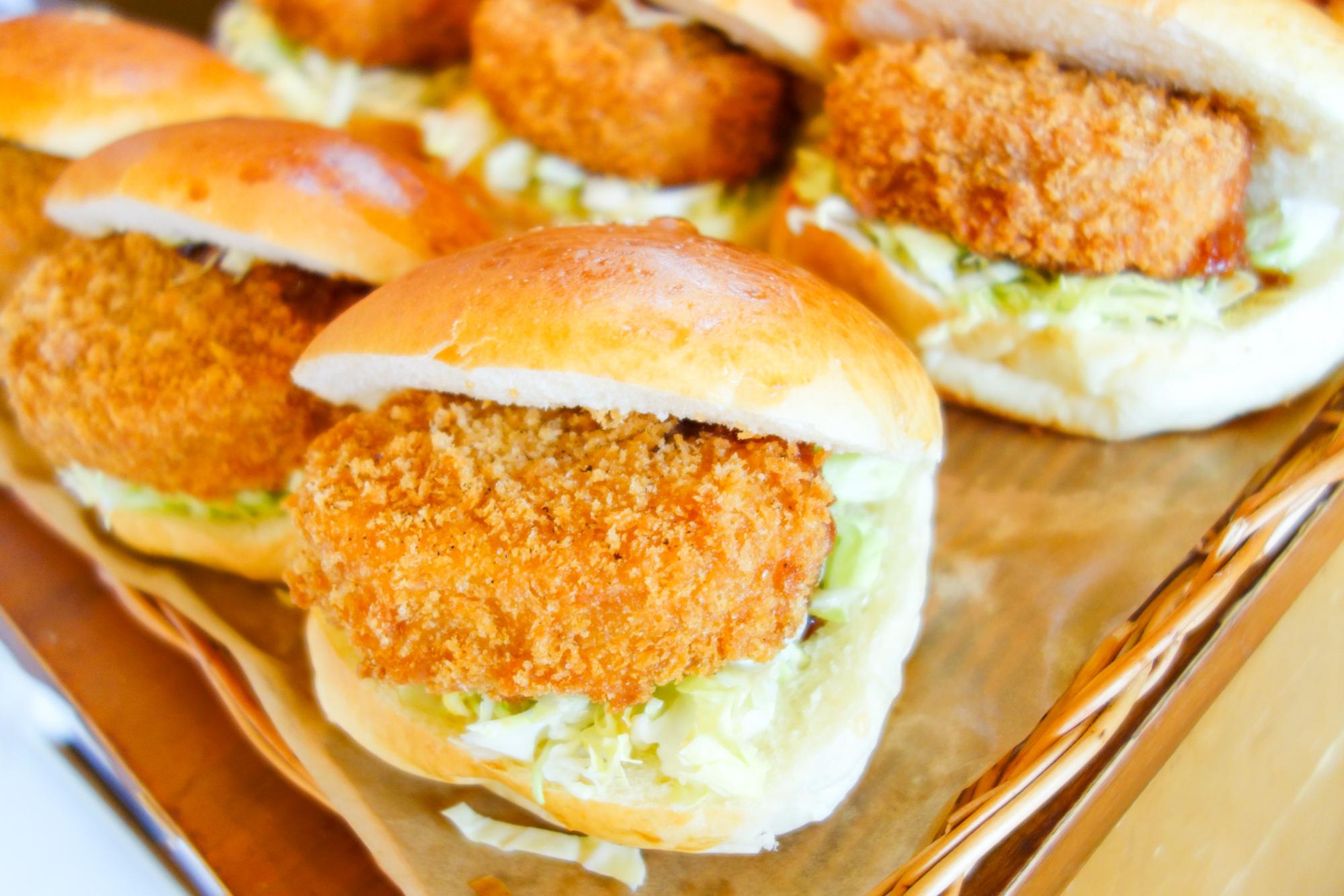 コロッケパン（300円）