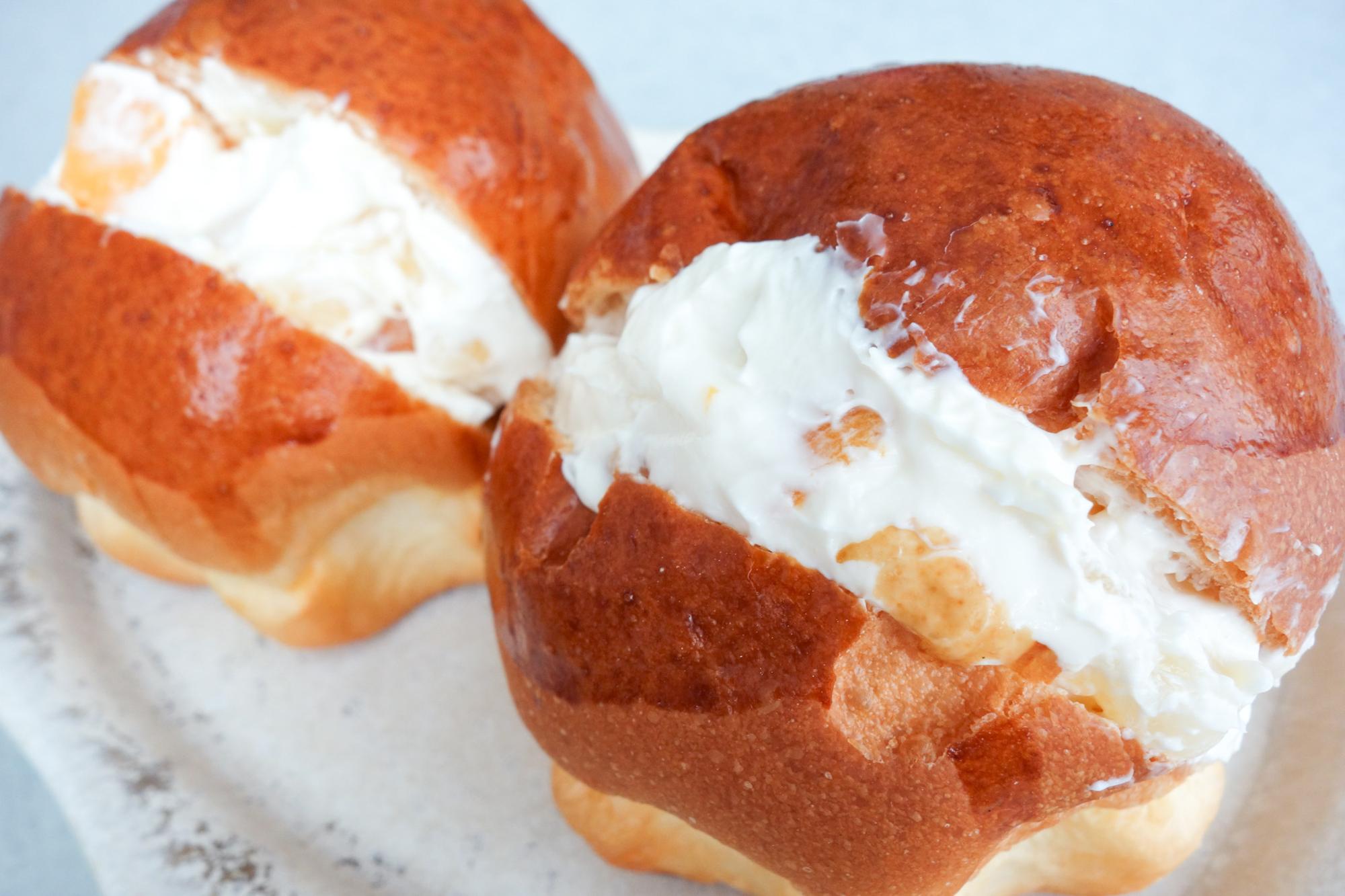 冷やしパン・フルーツヨーグルト（税込250円）