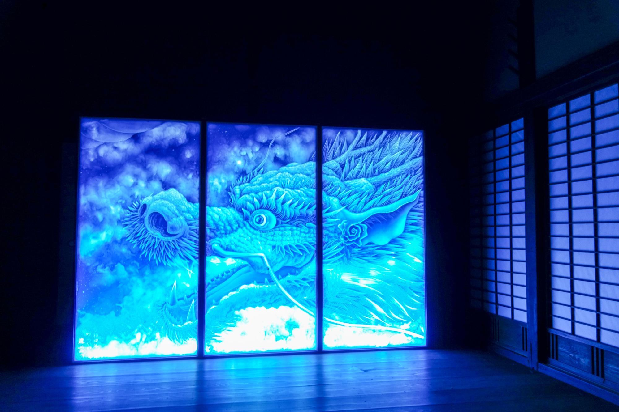 大空を舞う龍の姿を描いた「龍雲図」2022年作