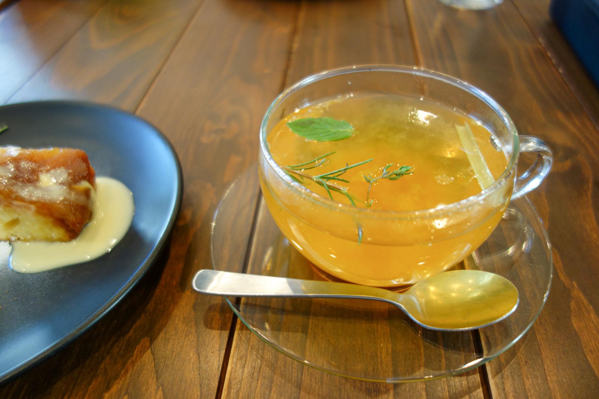 ランチのセットドリンクは、「みかんジンジャー」をホットでお願いしました