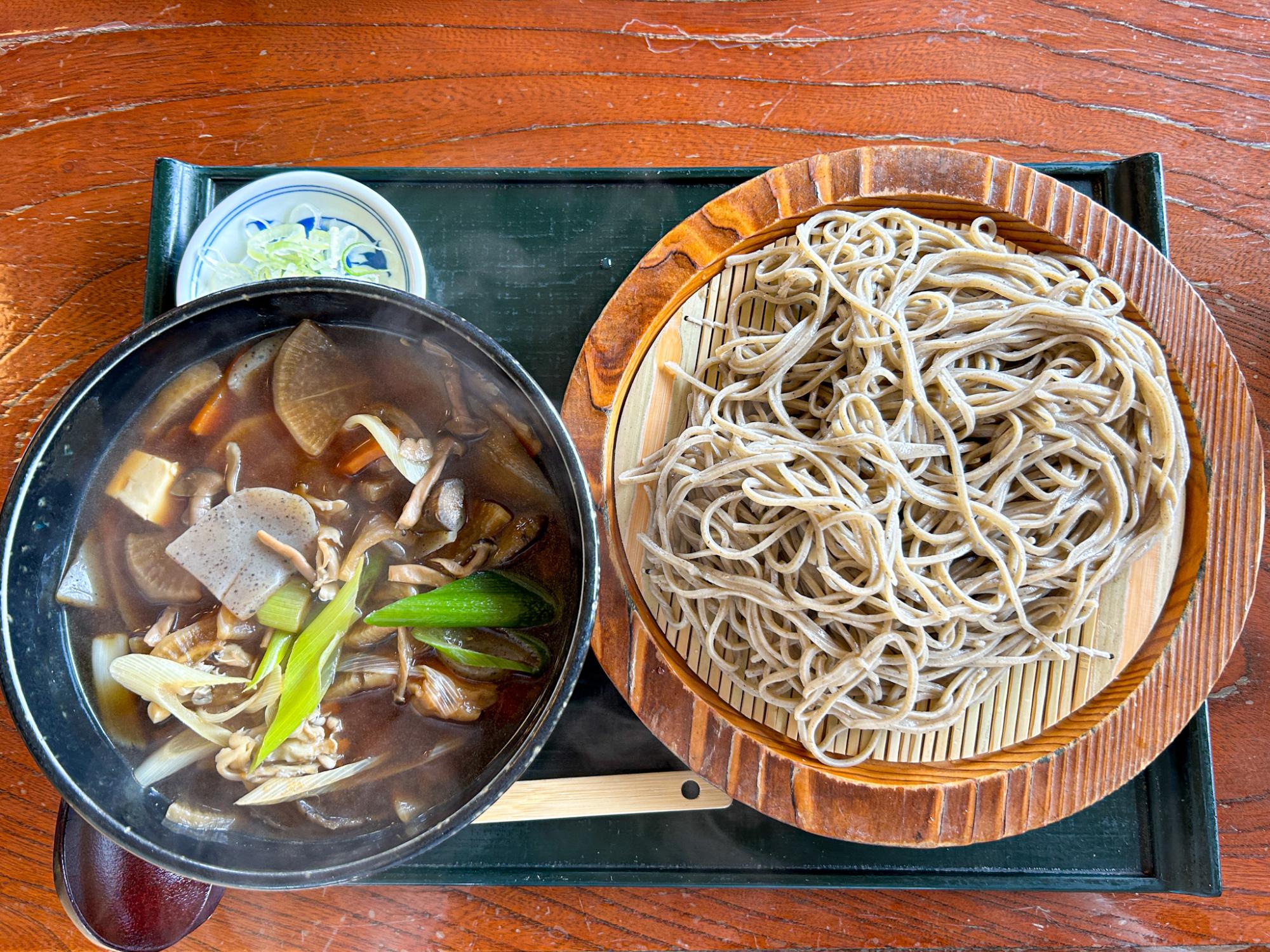 普通200g(税込1,250円)※麺の量は少なめ(120gで100円引き)を選べるなど、量が調節できるようになっています