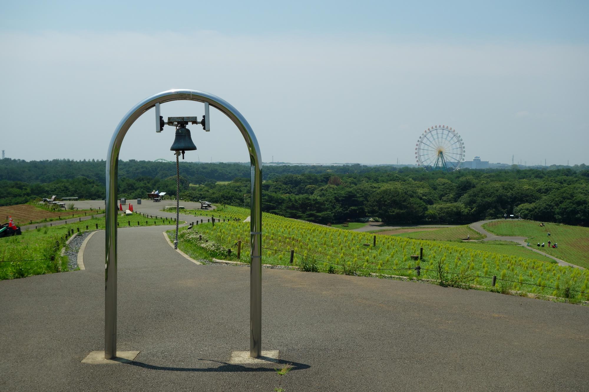 (混雑が予想される時期には、安全のために鐘は取り外しています)