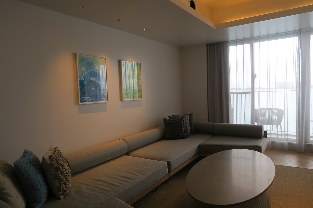 広々としたANTEROOM Suite