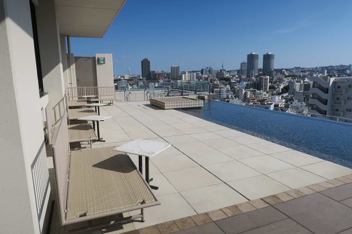 昼間の「Sky Salon」のテラス席
