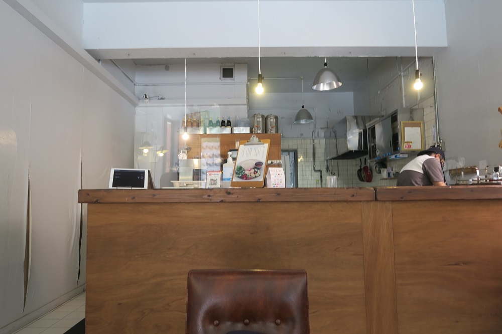 こちらのカウンターで注文とお会計を