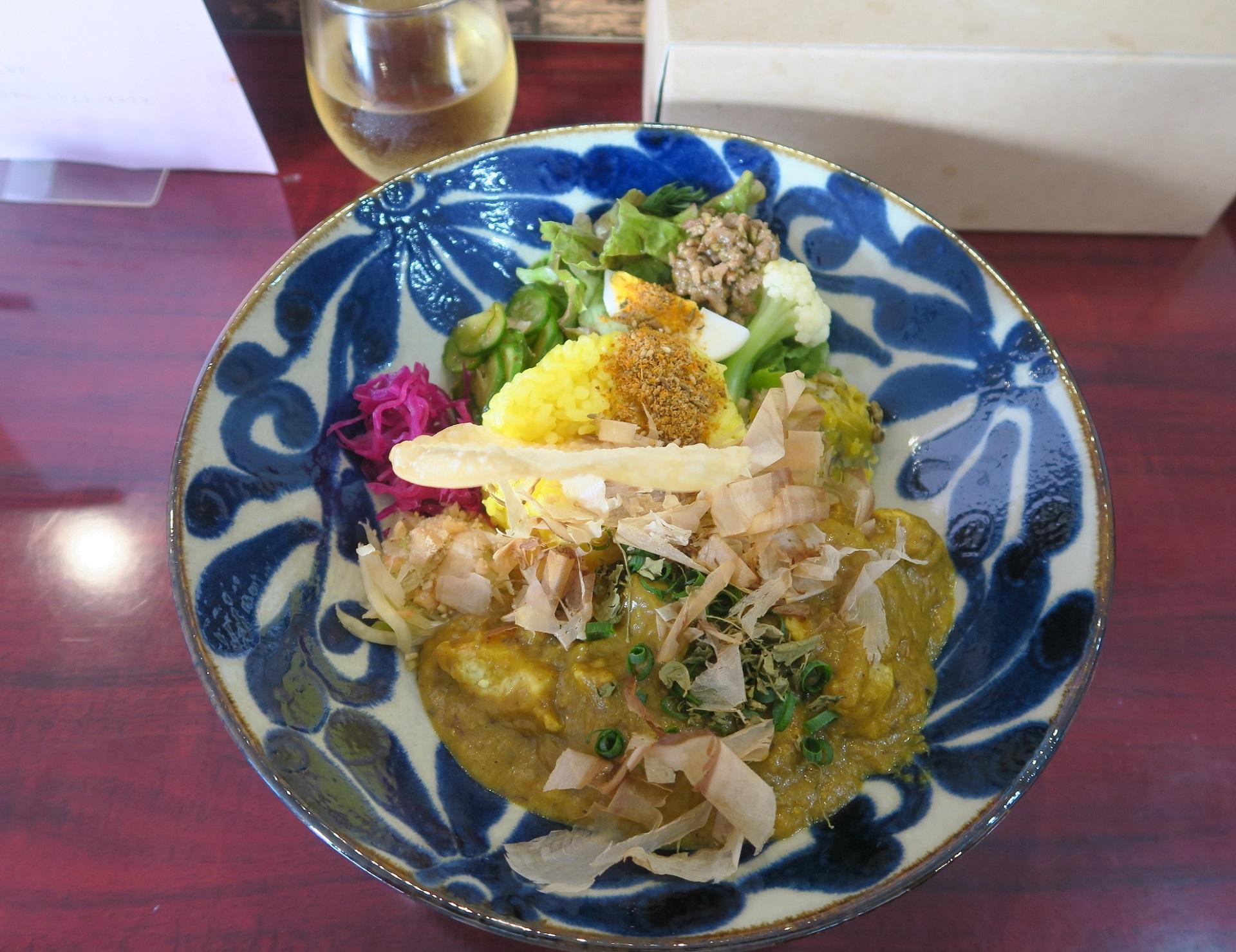 「マグロの脳天ココナッツカレー」