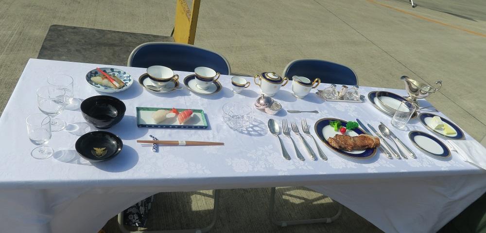 政府専用機内で要人が使用する機内食のサンプル