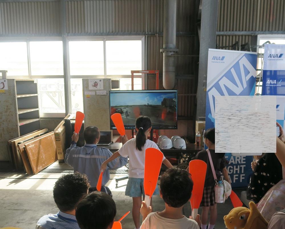 左のブルーのシャツ姿の方が現役のマーシャラーさん