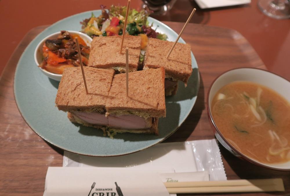 「Dish&Wine CRIB 」のカツサンド