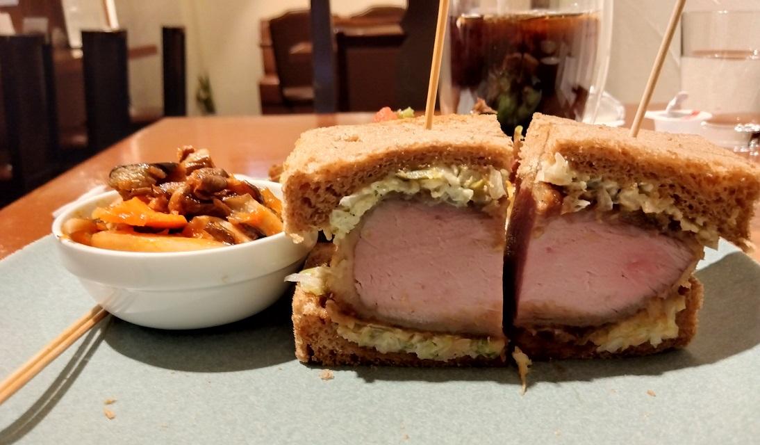 「Dish&Wine CRIB 」のカツサンドの萌え断