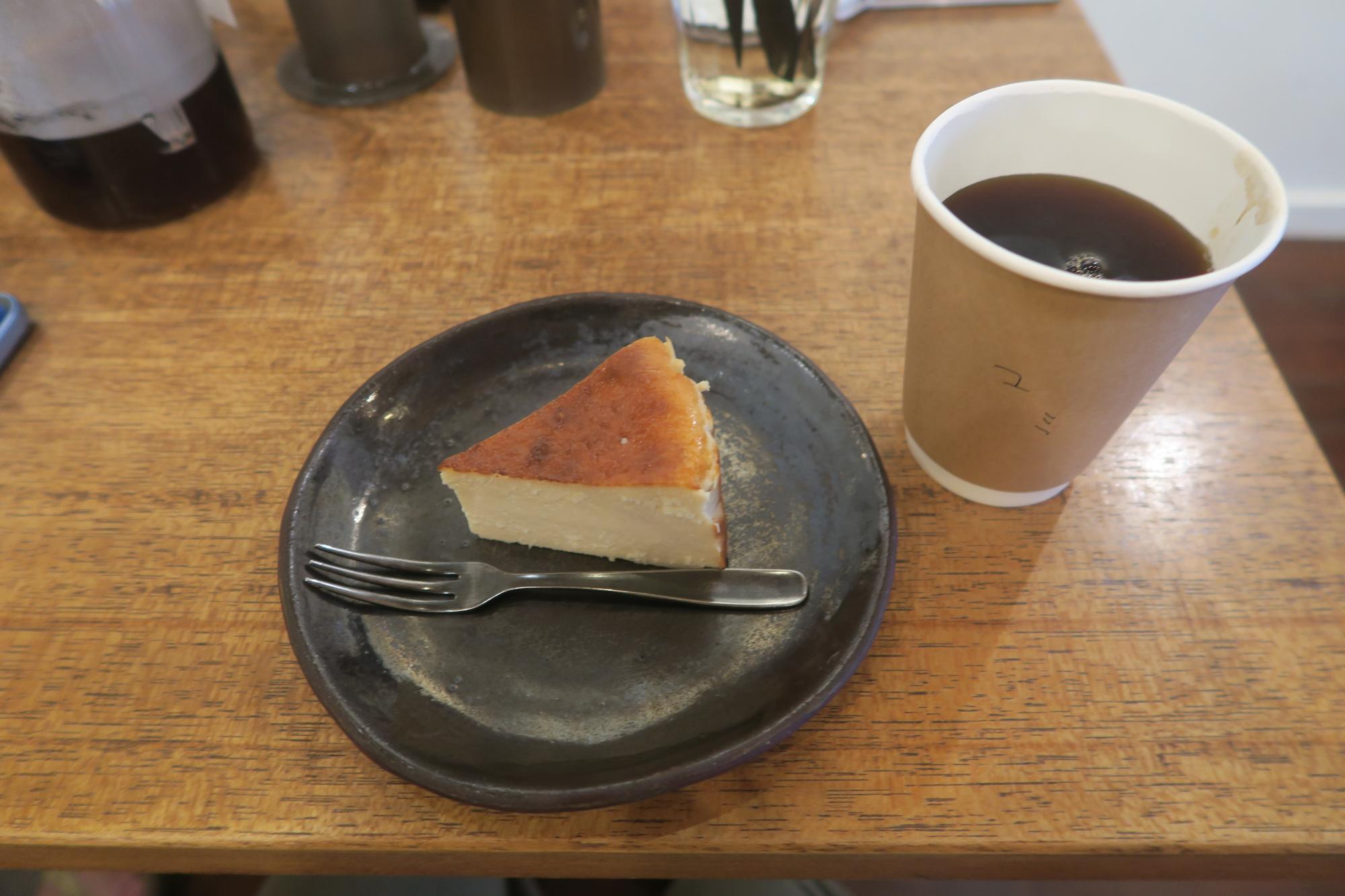 水出しコーヒーとケーキ