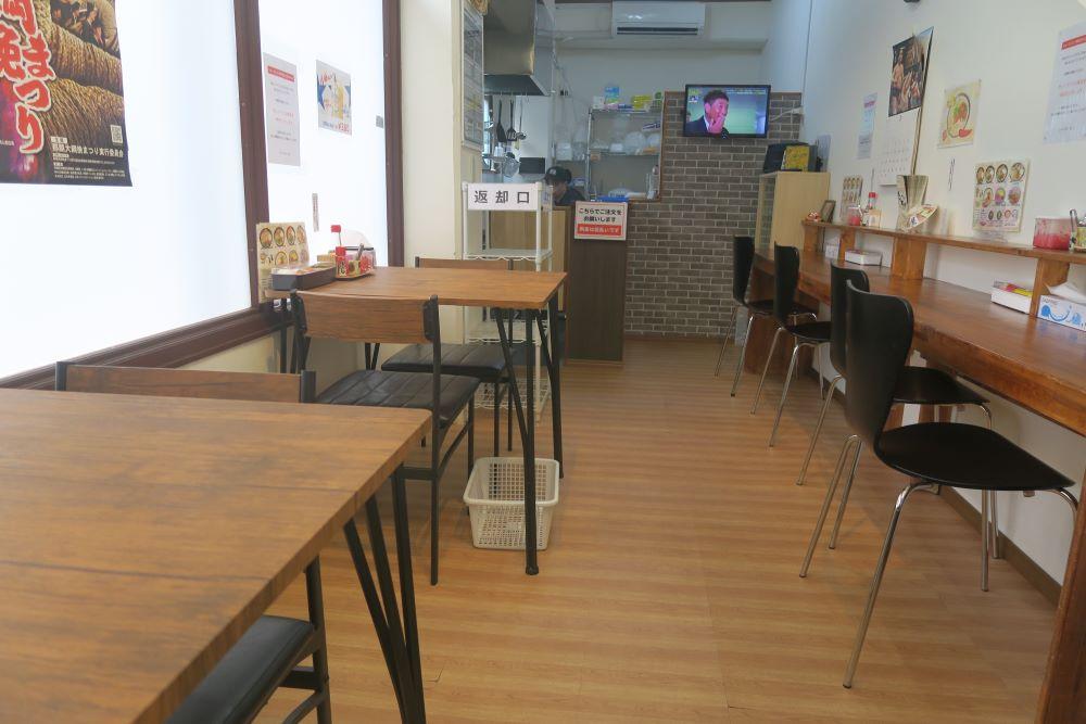 「たいへいそば」の店内