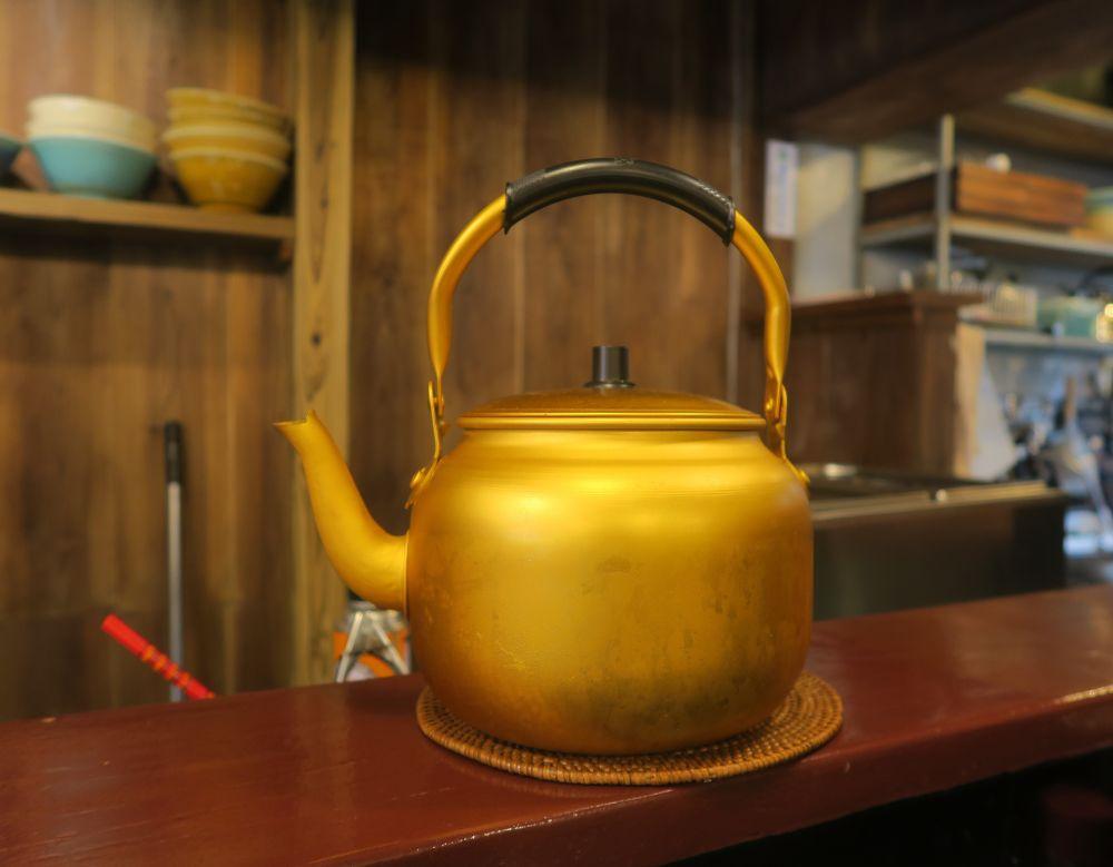 やかんには冷たいさんぴん茶が入ってます