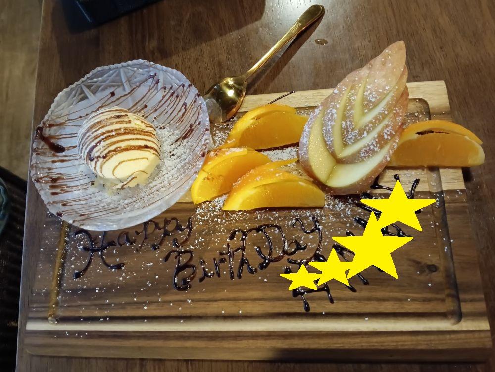 記念日のデザートプレート。星のところに名前が書いてありました