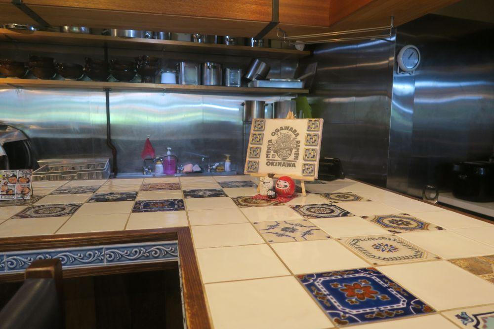 「麵屋おがわら」の店内