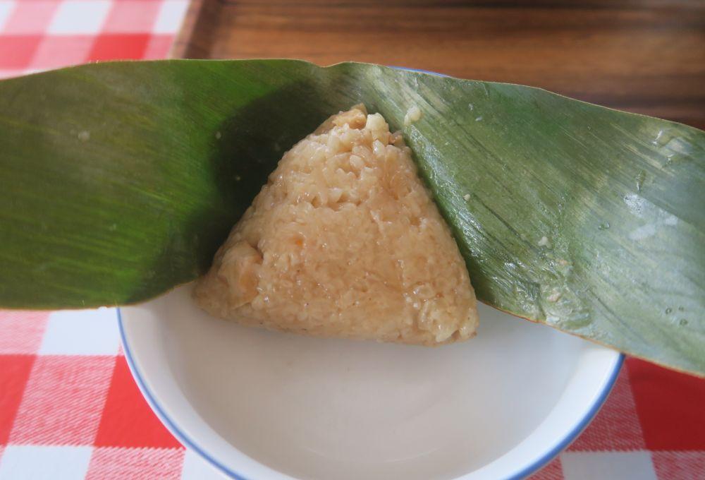 月桃ちまきの葉っぱを取ったところ