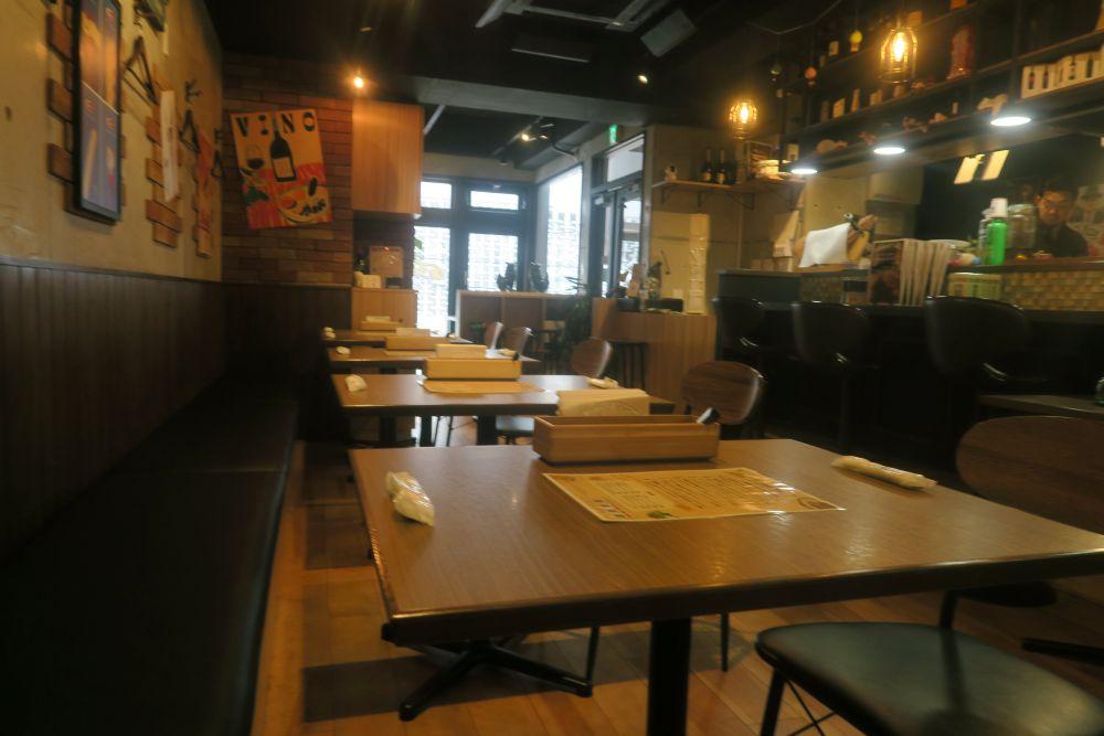 「Locavore(ロカボア)」の店内。写真を撮らせていただこうと一番乗りしました