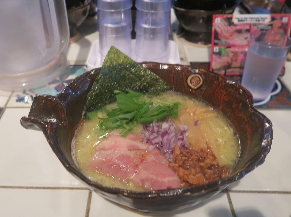 「鶏白湯ラーメン」