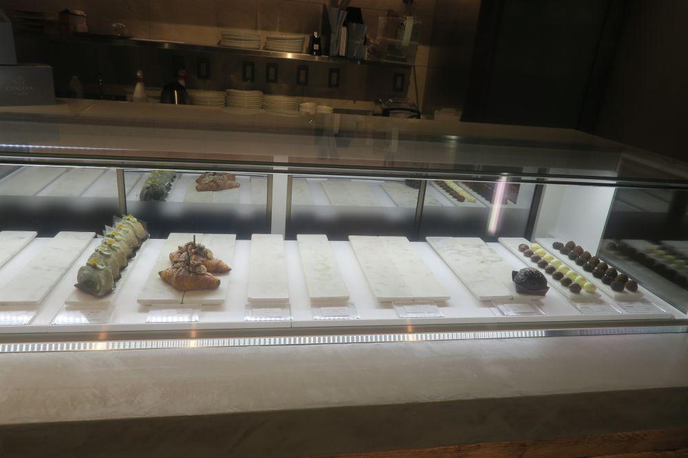 遅い時間でしたが、ケーキなどもありました