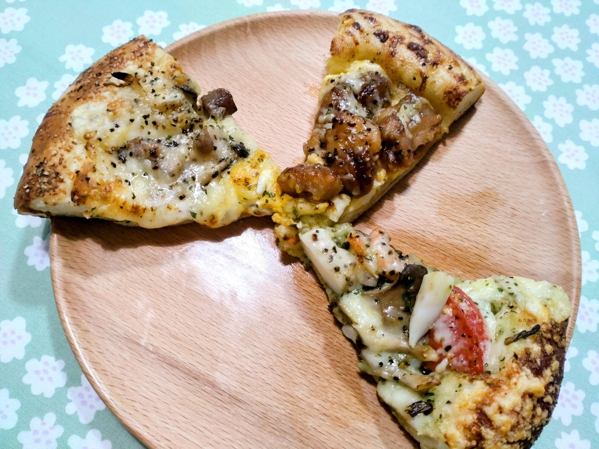 瞬く間に焼きたてのピザにチェンジ！