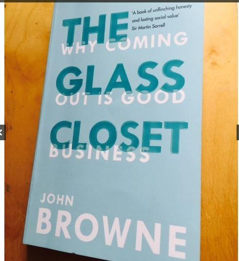 「ガラスのクローゼット（The Glass Closet)」の表紙（筆者撮影）