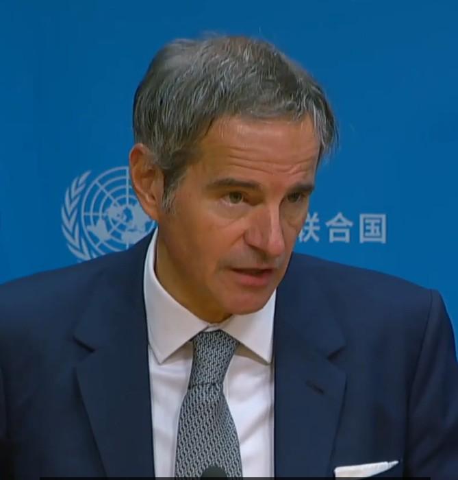 会見場でのグロッシ事務局長(国連動画からキャプチャー)