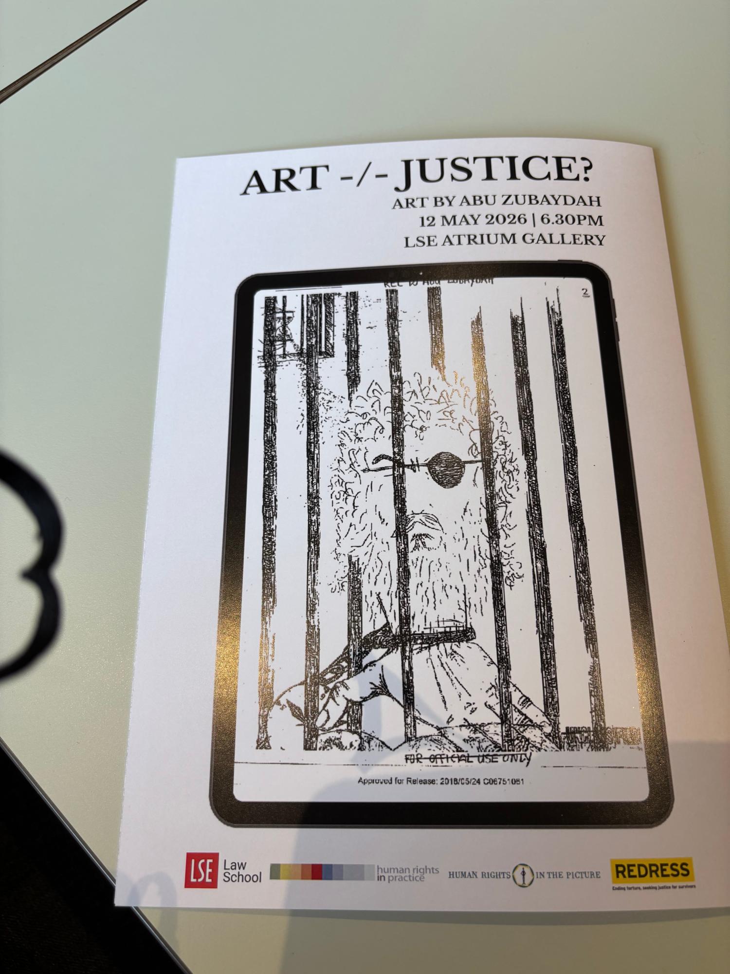展示会のパンフレット。檻の中にいるのは、アブ・ズバイダの自画像（撮影筆者）